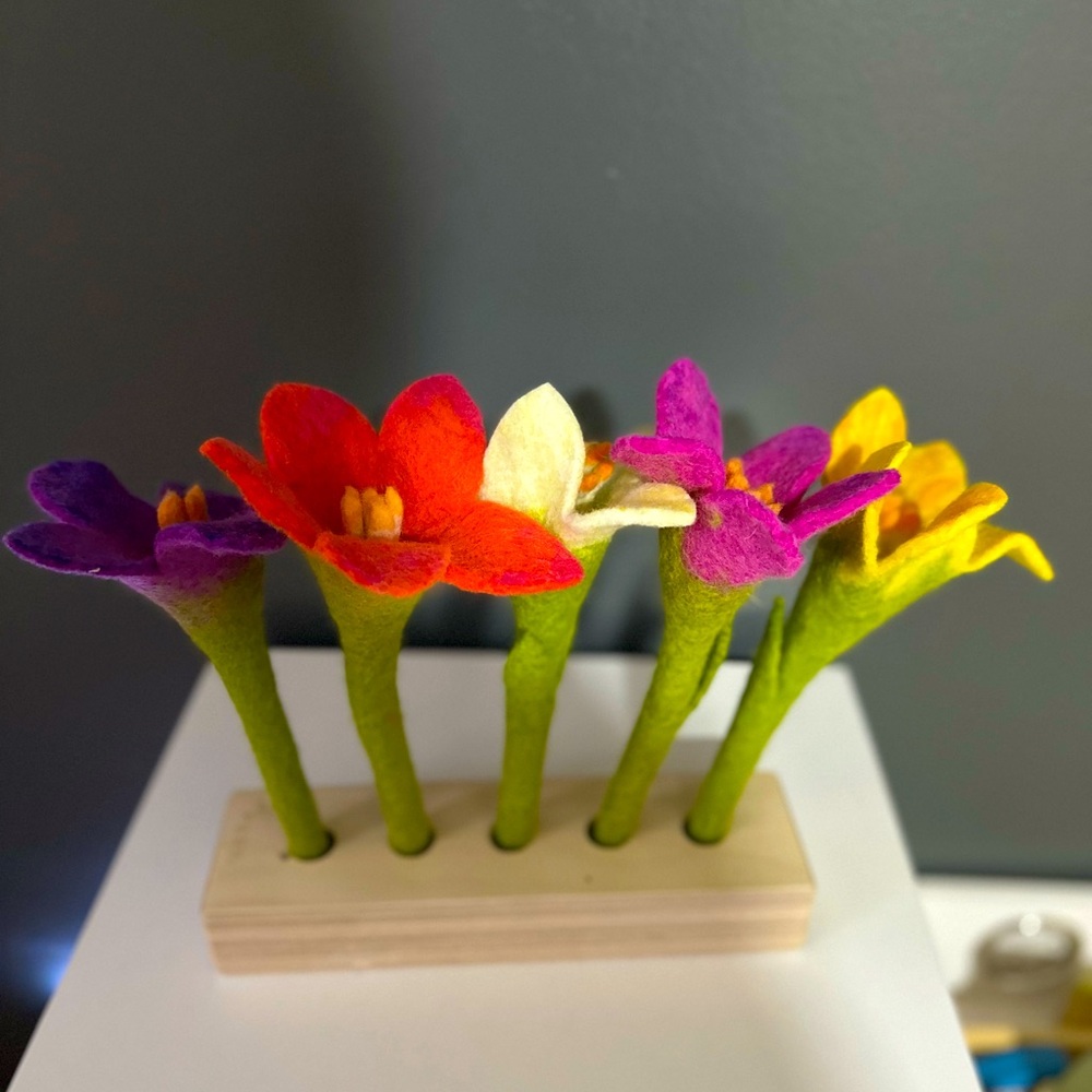 Lovevery Felt Flowers